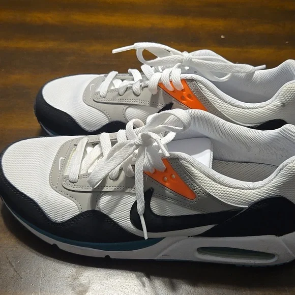 Nike Correlate Size 10 Womens - Picture 6 of 6